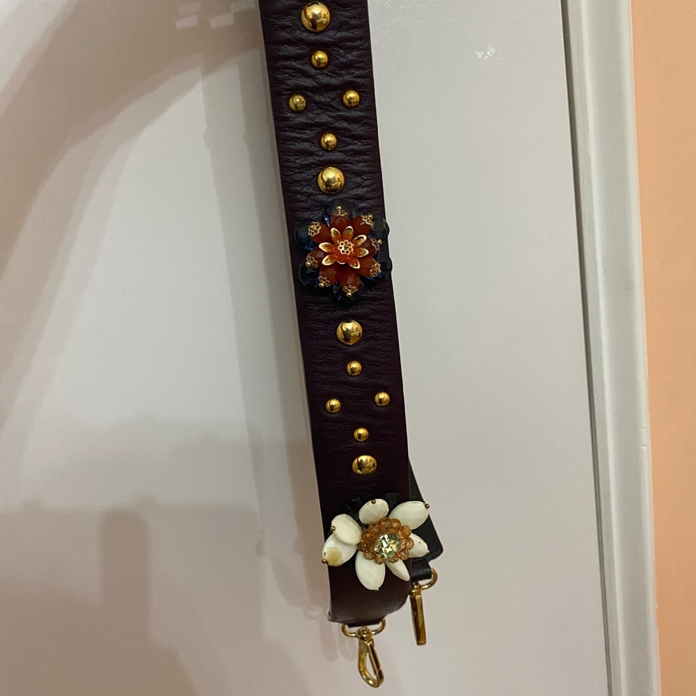 Strap for bags, leather with ceramic flowers